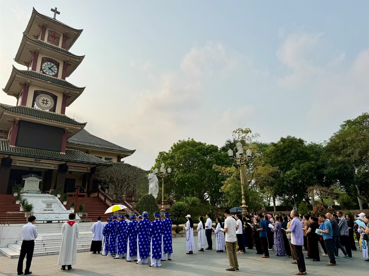 Diocese of Lang Son – Cao Bang: Cathedral Parish Solemnly Celebrates the Stations of the Cross on Good Friday Afternoon - NHỊP SỐNG GIÁO HỘI image 20260404072203 1