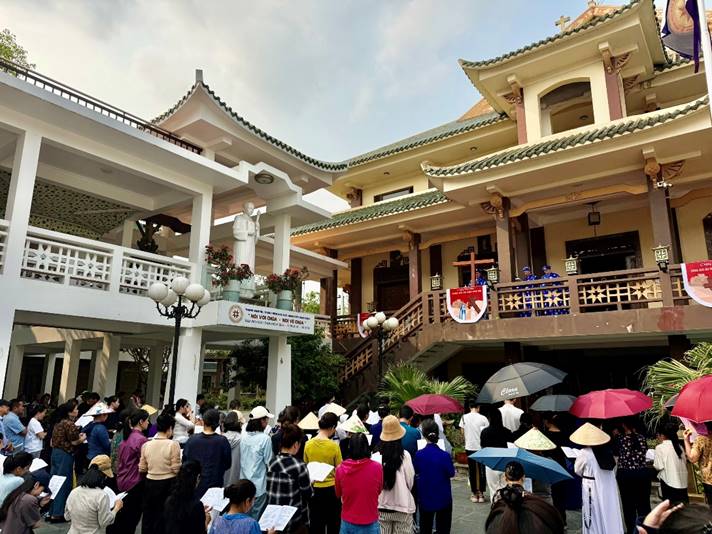 Diocese of Lang Son – Cao Bang: Cathedral Parish Solemnly Celebrates the Stations of the Cross on Good Friday Afternoon - NHỊP SỐNG GIÁO HỘI image 20260404072203 2