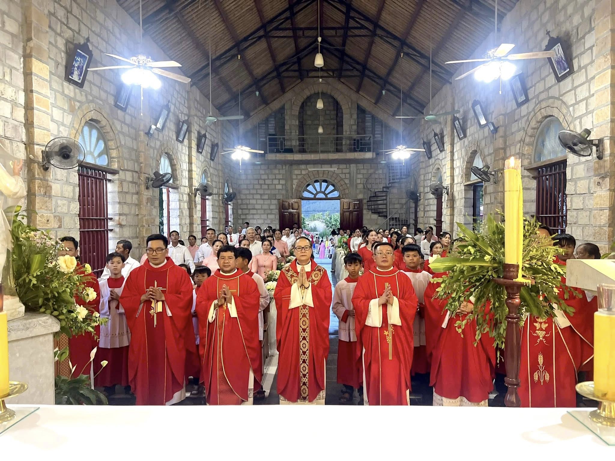 An Thai Catholic Community – Dong Yen Parish Joyfully Celebrates the Solemnity of Pentecost and the Blessing of the New Parish House - NHỊP SỐNG GIÁO HỘI 705692839 2822795651415228 8318772829188494446 n