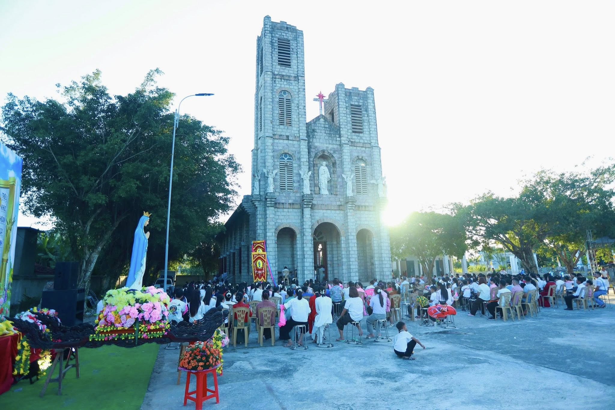 An Thai Catholic Community – Dong Yen Parish Joyfully Celebrates the Solemnity of Pentecost and the Blessing of the New Parish House - NHỊP SỐNG GIÁO HỘI 705729559 2822798358081624 4771437522057113706 n