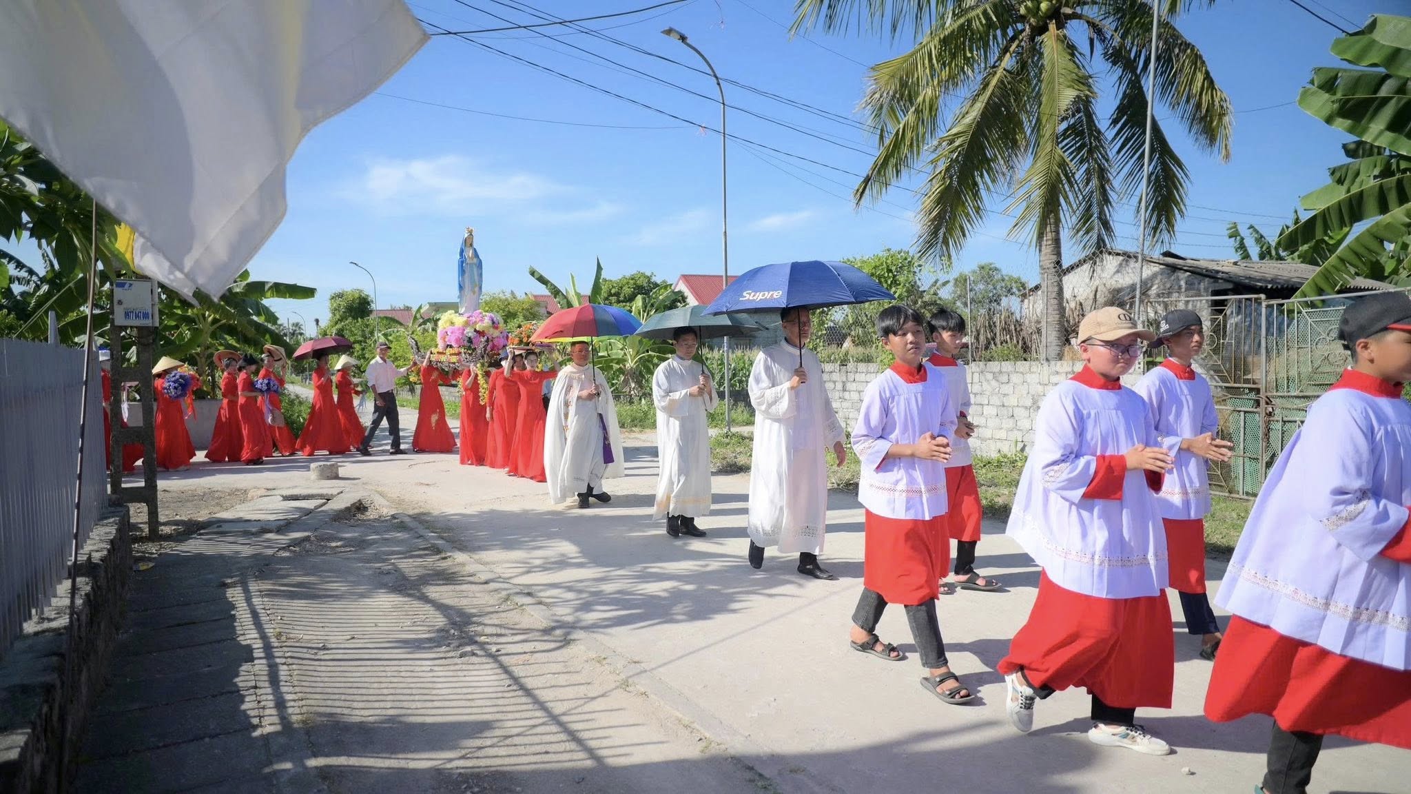 An Thai Catholic Community – Dong Yen Parish Joyfully Celebrates the Solemnity of Pentecost and the Blessing of the New Parish House - NHỊP SỐNG GIÁO HỘI 707210092 2822794901415303 2780695873156625920 n