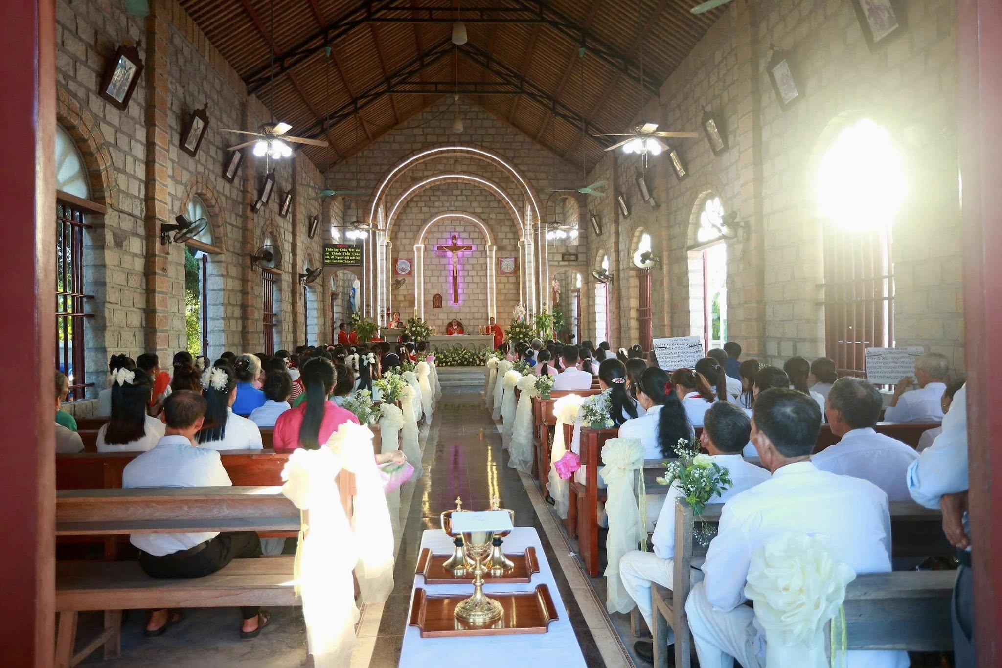 An Thai Catholic Community – Dong Yen Parish Joyfully Celebrates the Solemnity of Pentecost and the Blessing of the New Parish House - NHỊP SỐNG GIÁO HỘI 707617955 2822797668081693 3802692307647031245 n
