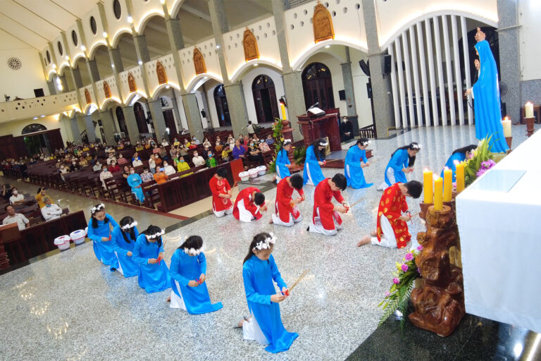 Children of Ca Mau Parish Offer Flowers in Honor of the Blessed Virgin Mary - NHỊP SỐNG GIÁO HỘI DJI 0013.00 02 56 01.Still008 768x512 1