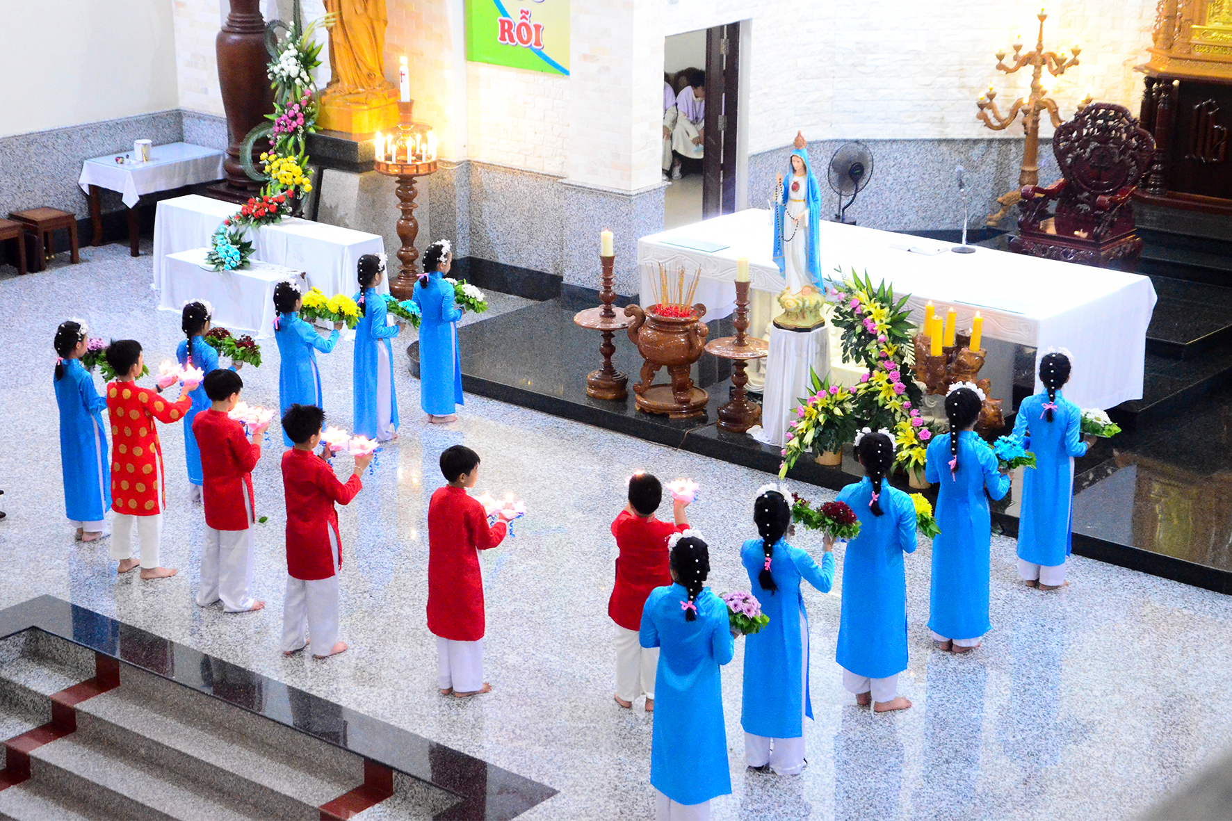 Children of Ca Mau Parish Offer Flowers in Honor of the Blessed Virgin Mary - NHỊP SỐNG GIÁO HỘI PVD 1316